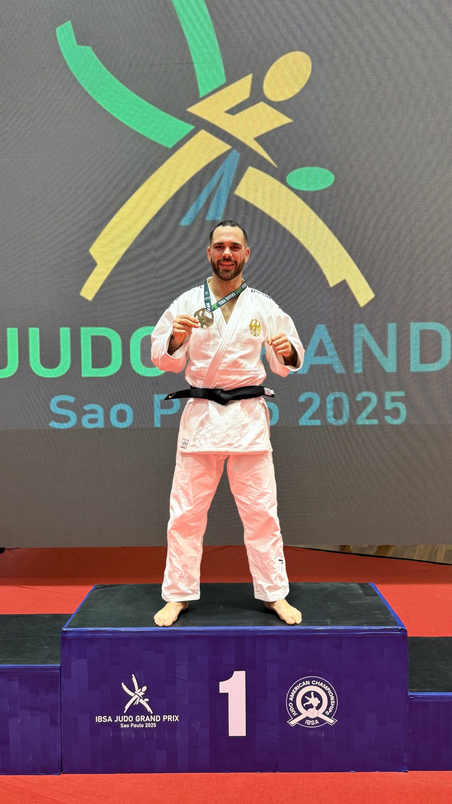 Lennart Sass bei der Siegerehrung des Grand-Prix-Gold in Brasilien, Dezember 2025