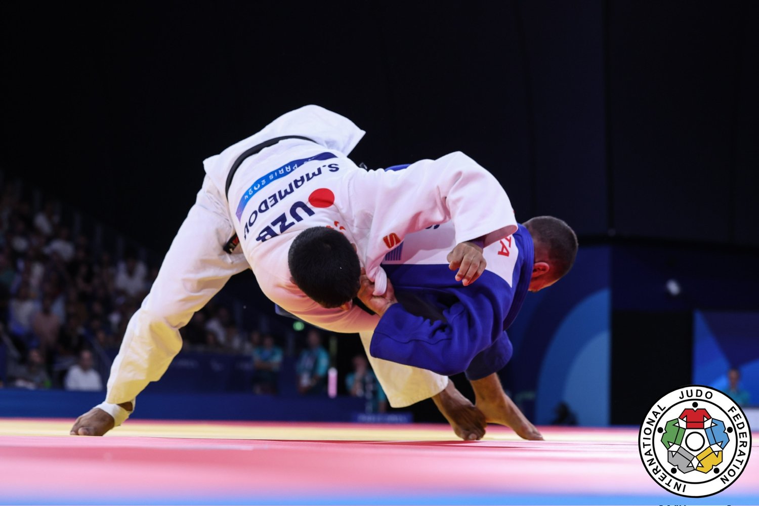 Lennart Sass throws his opponent from Uzbekistan at the Paris 2024 Paralympics.